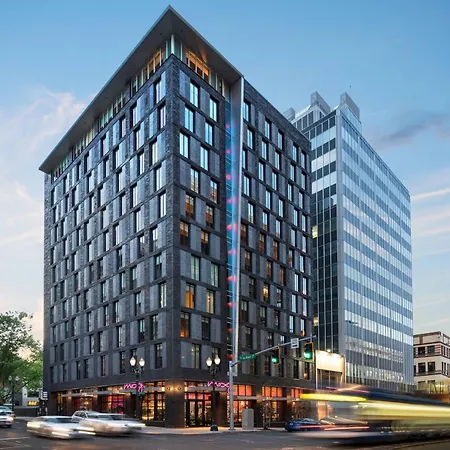 Hotel Moxy Portland Downtown